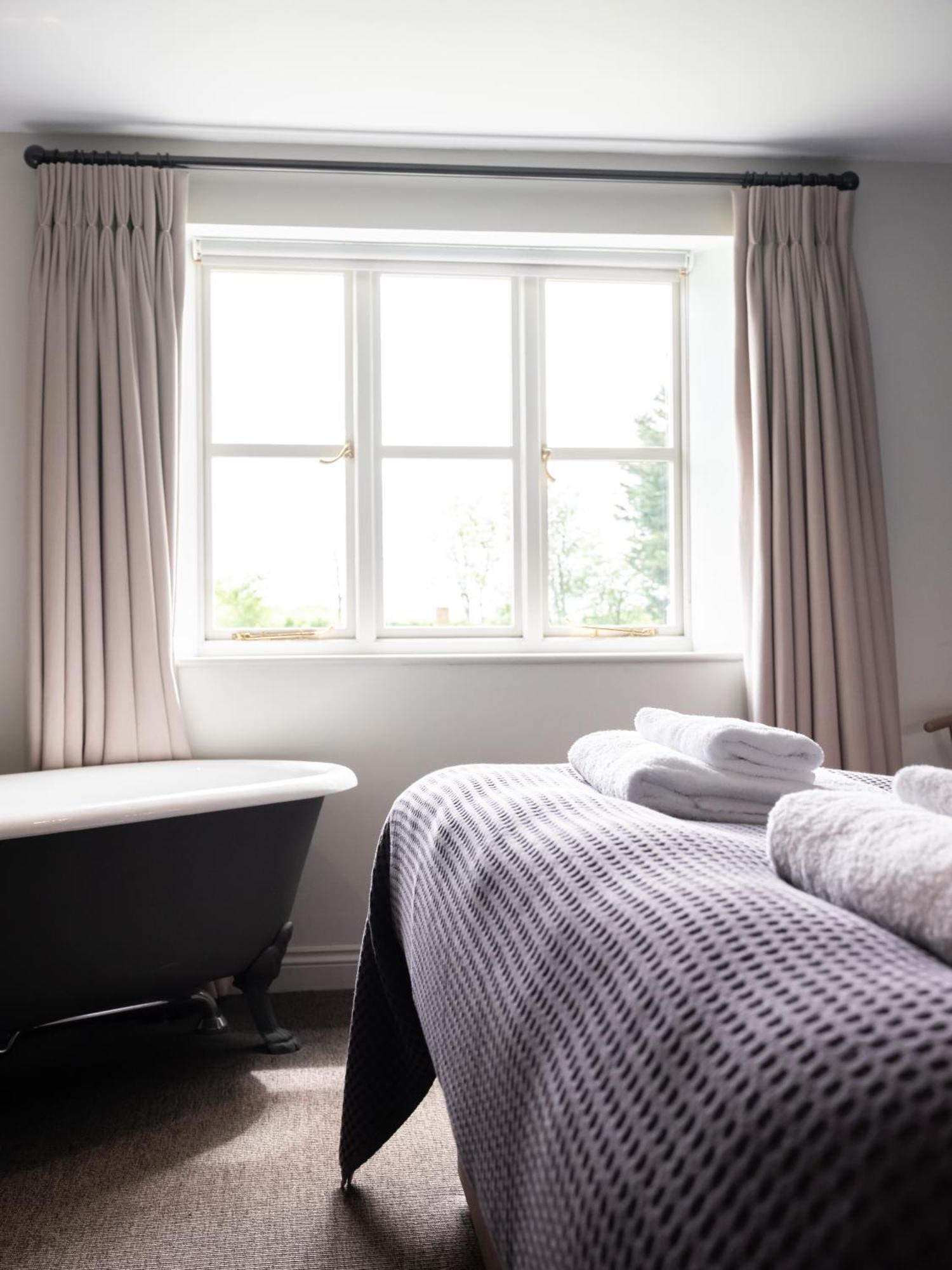 The Stump Hotel Cirencester Room photo