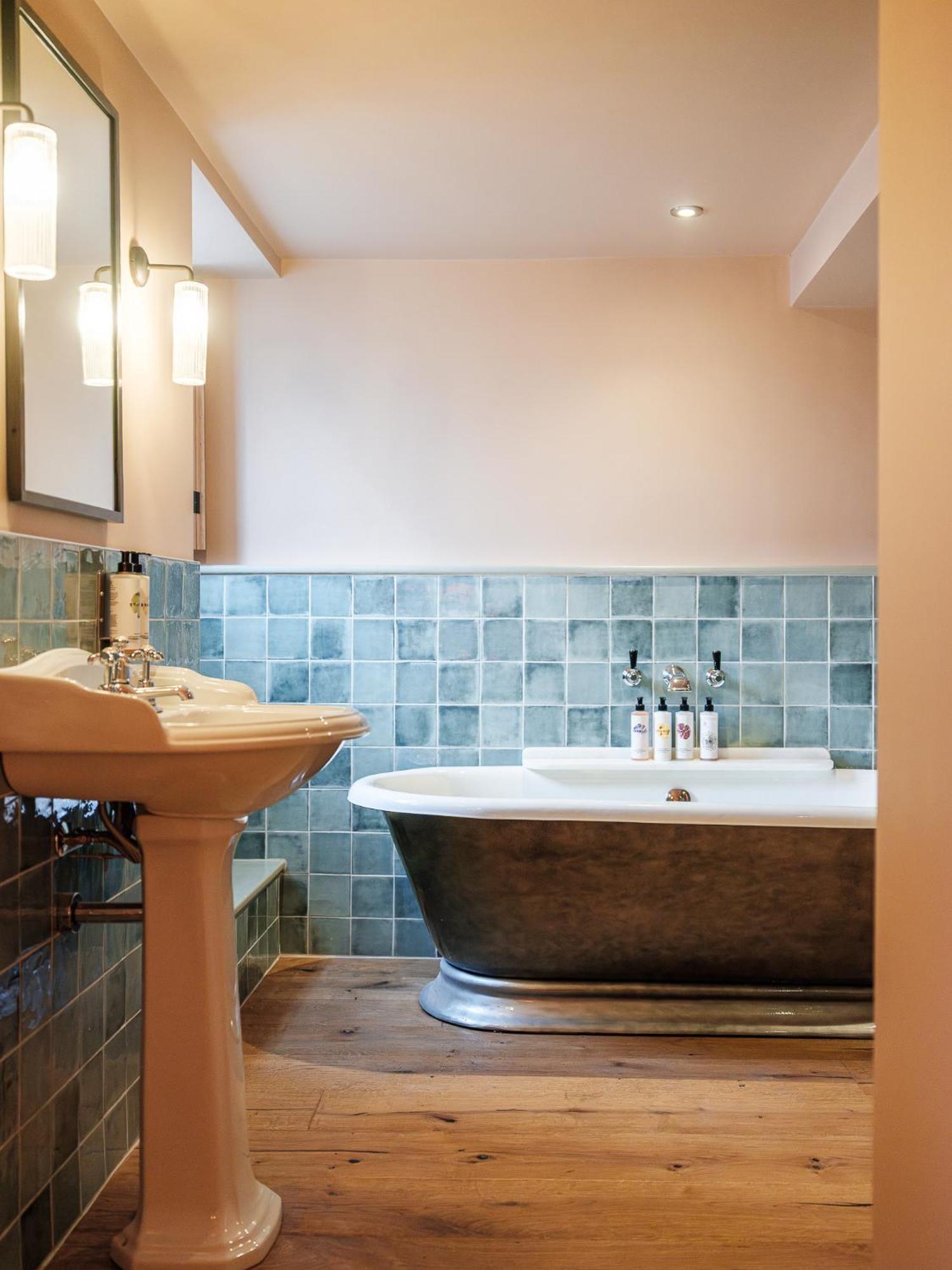 The Stump Hotel Cirencester Room photo